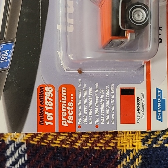 Auto World Muscle Trucks 1984 Chevy Silverado 10 Fleetside - Picture 4 of 11